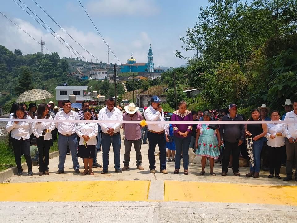 inaguración de obra #pavimentacion con concreto hidraúlico de la calle Vicente Suárez que constaron de 200 metros de largo por 6 metros de ancho👏