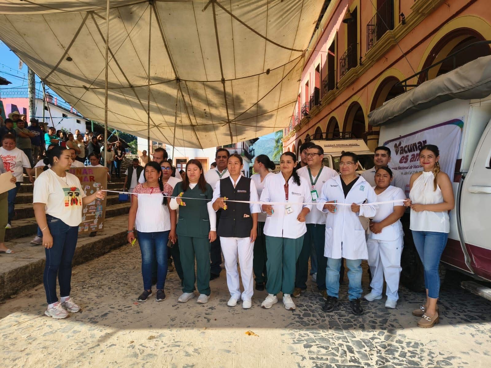 ¡Unidos por la salud de Xochitlán de Vicente Suárez! 💉✨