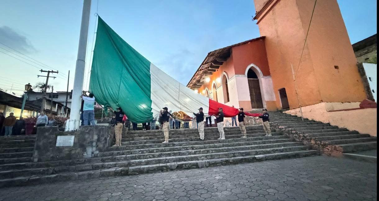 ¡En Xochitlán de Vicente Suárez conmemoramos la ceremonia cívica para honrar la gesta heroica del Castillo de Chapultepec de 1847! 🇲🇽